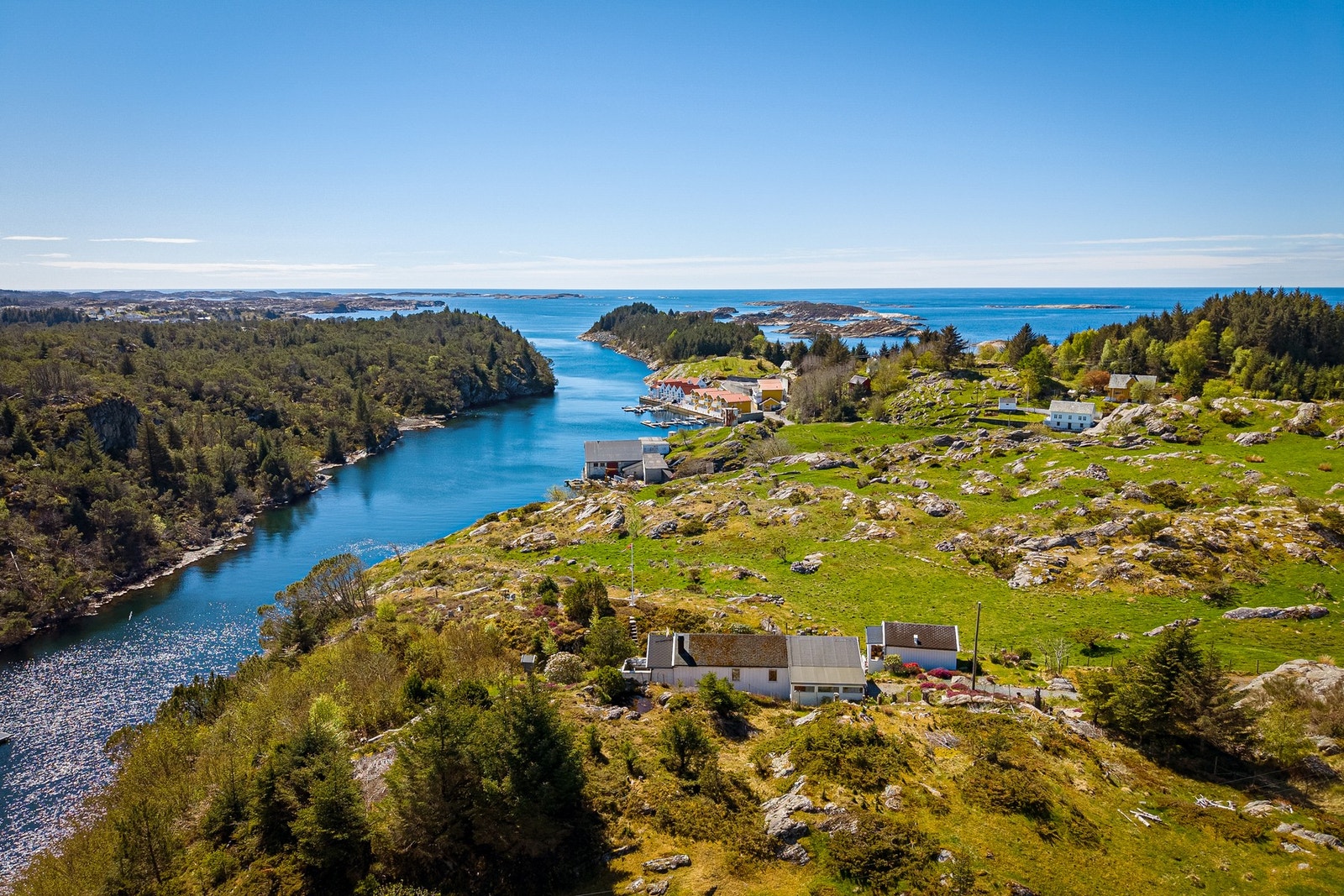 Nydelig eiendom ved sjøen på Hellesøy! Galleribilde
