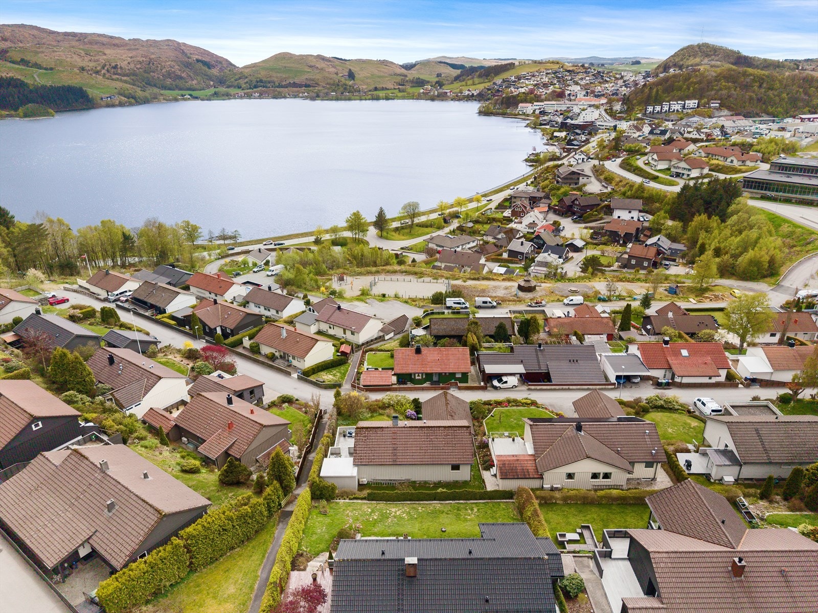Flott utsikt over Edlandsvatnet fra eiendommen Galleribilde