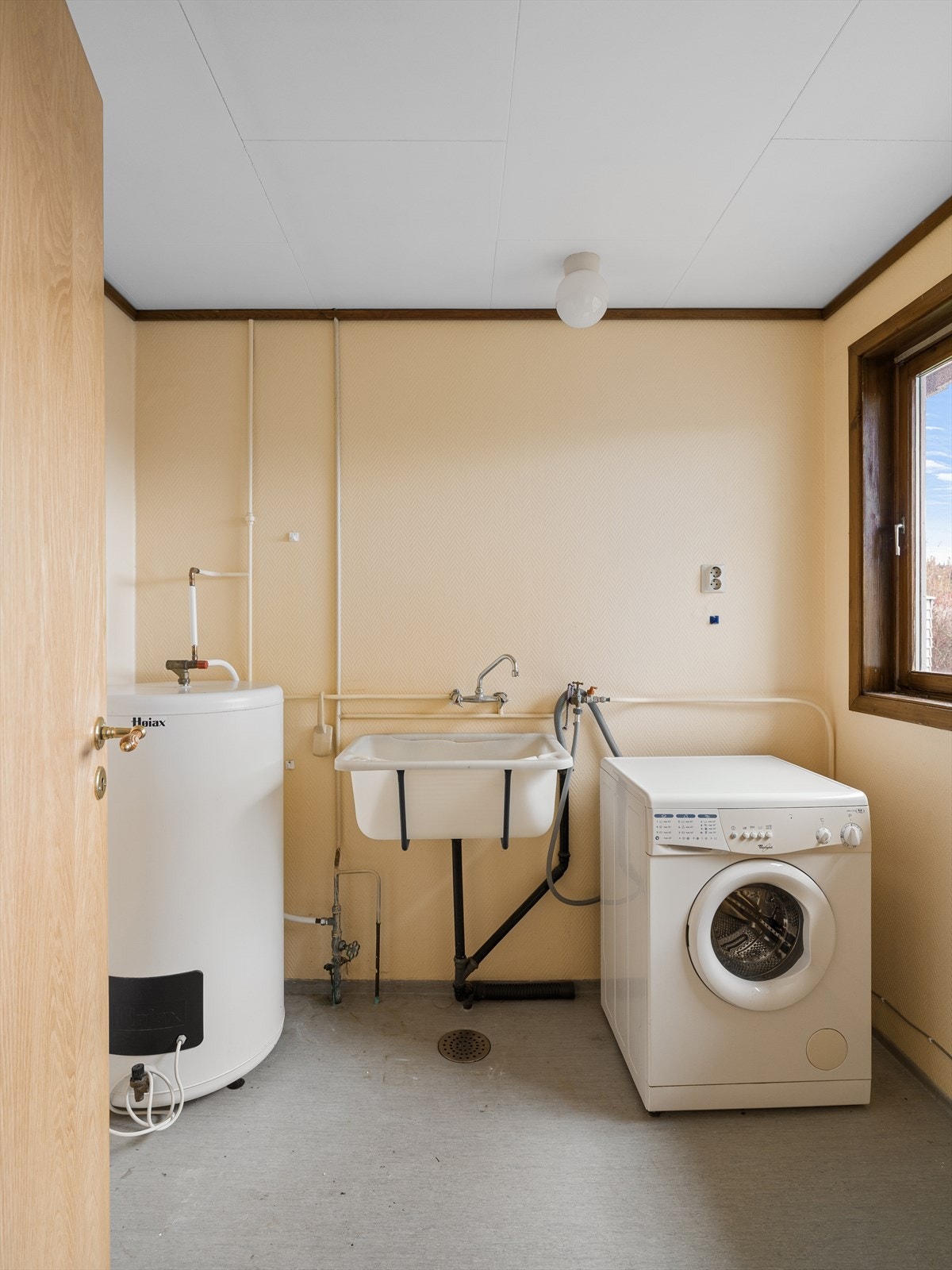Praktisk løsning med eget vaskerom (Det er også mulighet for vaskemaskin på et av de andre rommene) Galleribilde