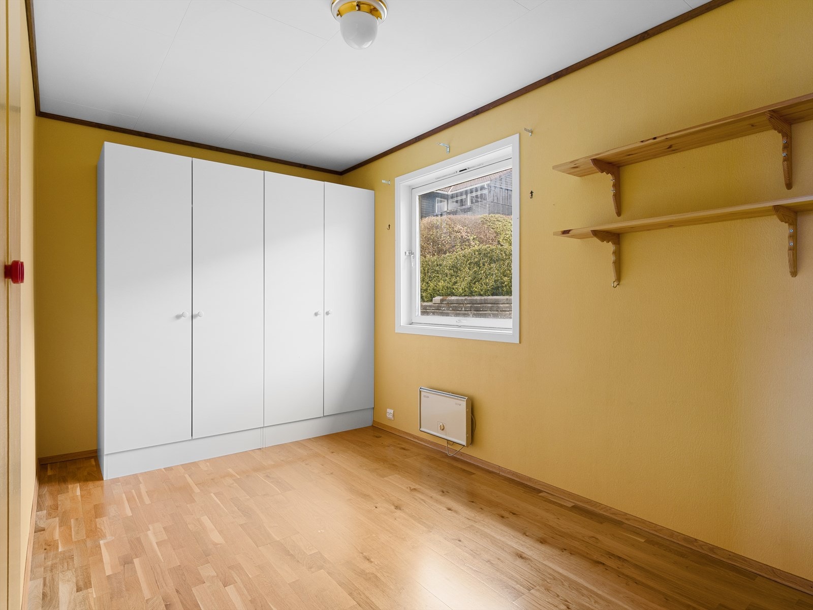 Soverom i 1. etasje med stor garderobe Galleribilde