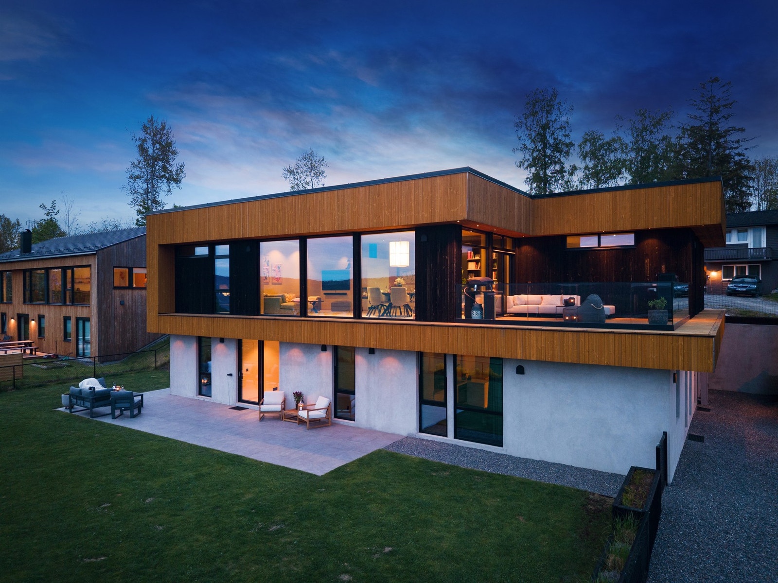 Et hjem som kombinerer tidløs design, moderne funksjonalitet og en utsikt som er helt nydelig! Galleribilde