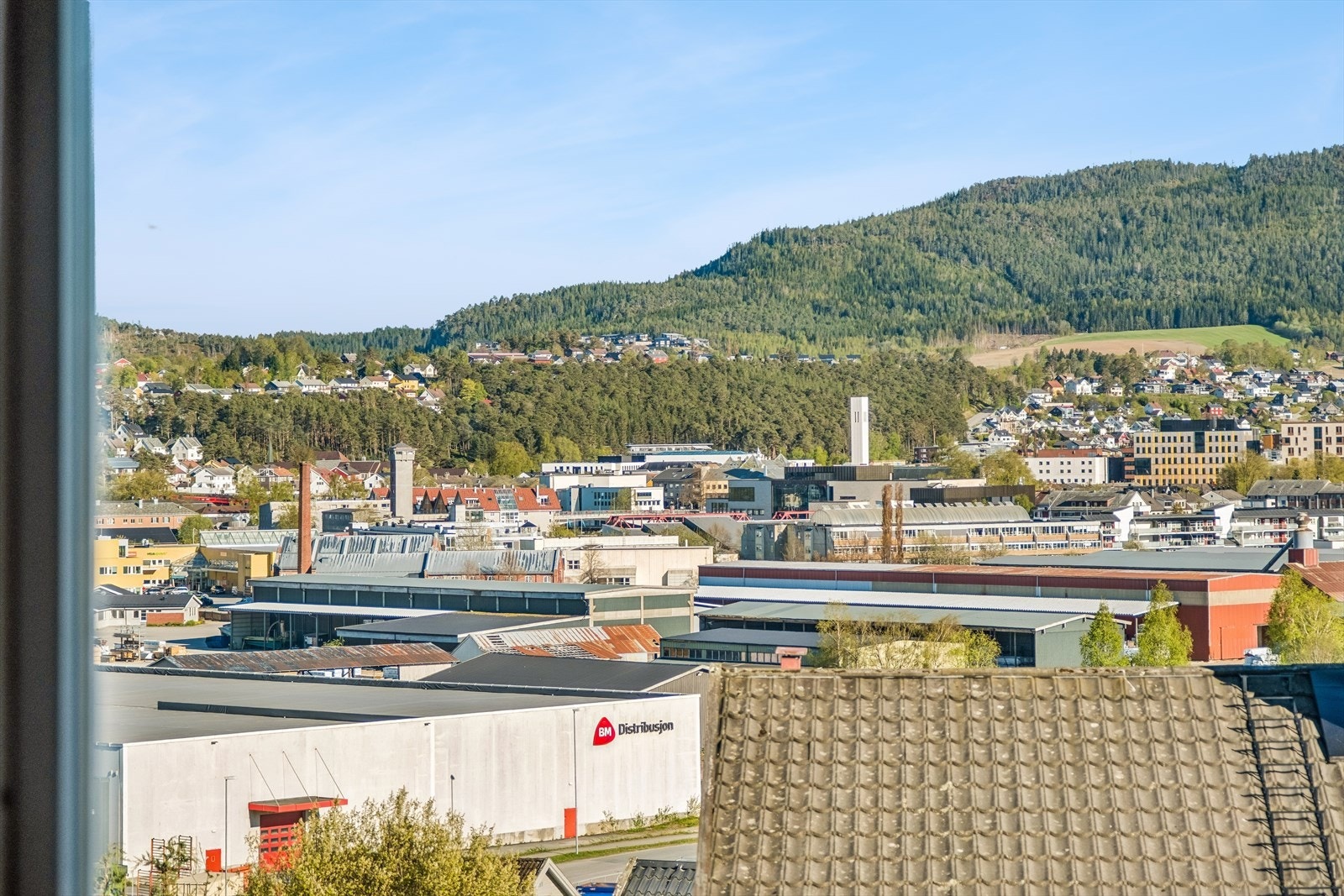Fin utsikt mot Steinkjer sentrum, Trana og Oftenåsen Galleribilde