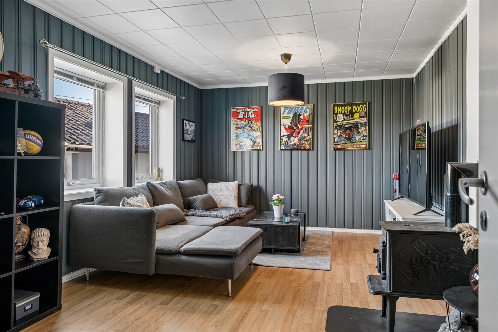 Praktisk stue i sokkel - perfekt for barna Galleribilde
