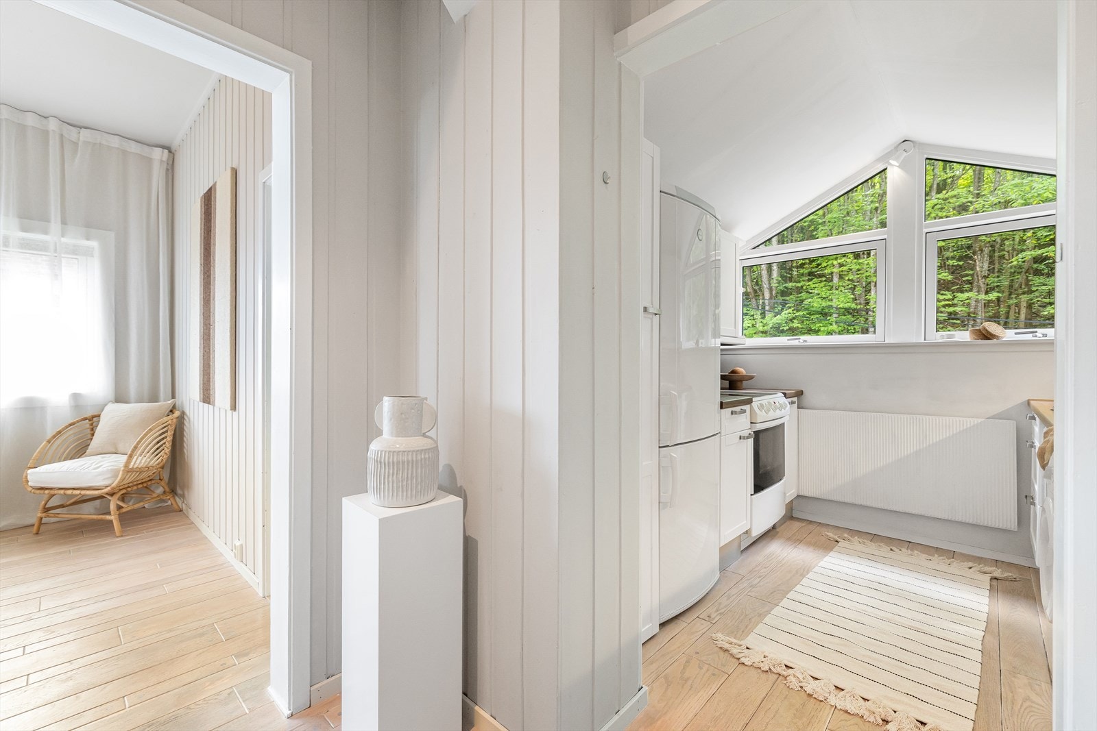 Vi har nå beveget oss ut fra soverommet og inn i gang/entré. Galleribilde
