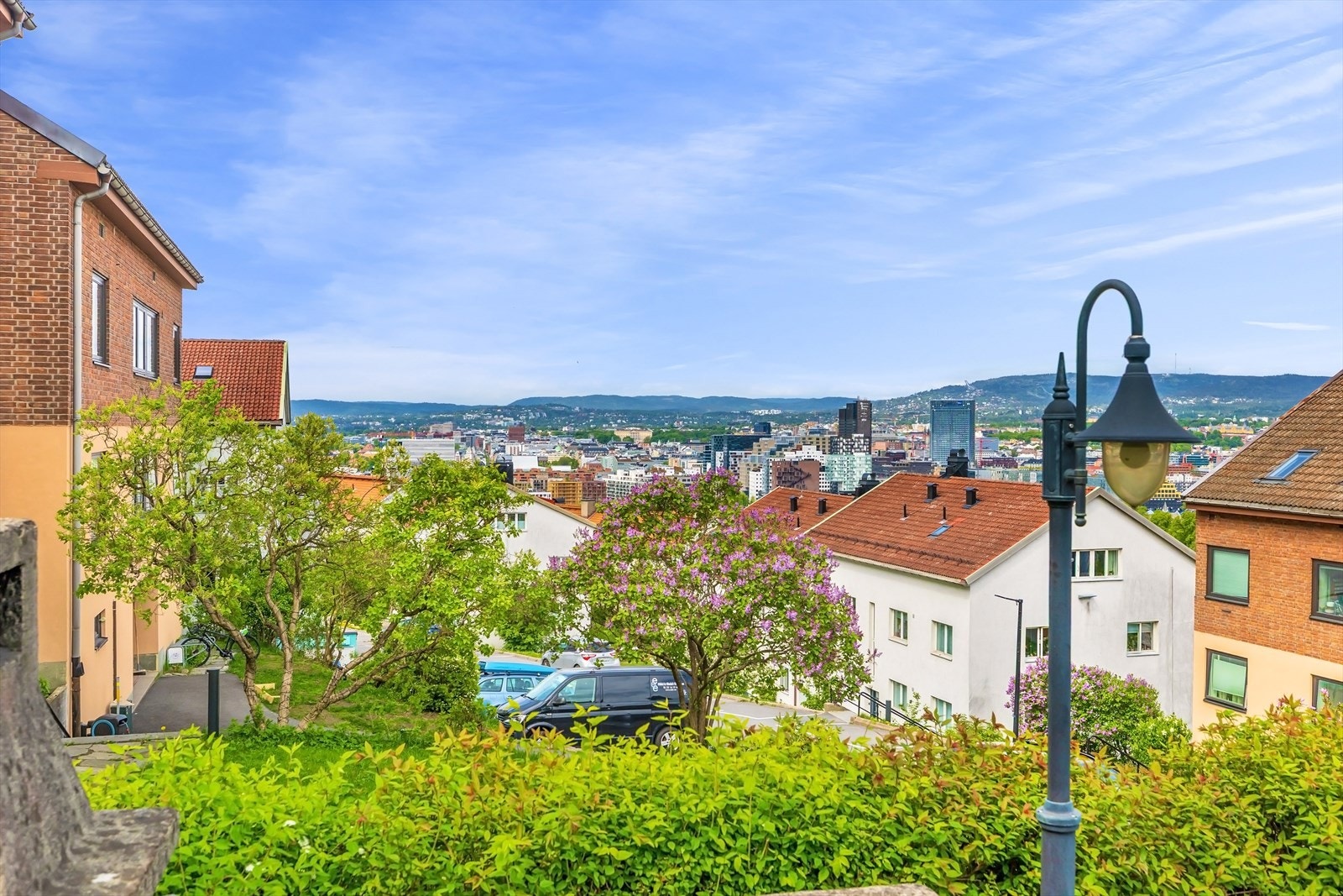 Så fort man går ut av døren blir man møtt av en fantastisk panoramautsikt over hele byen. Galleribilde