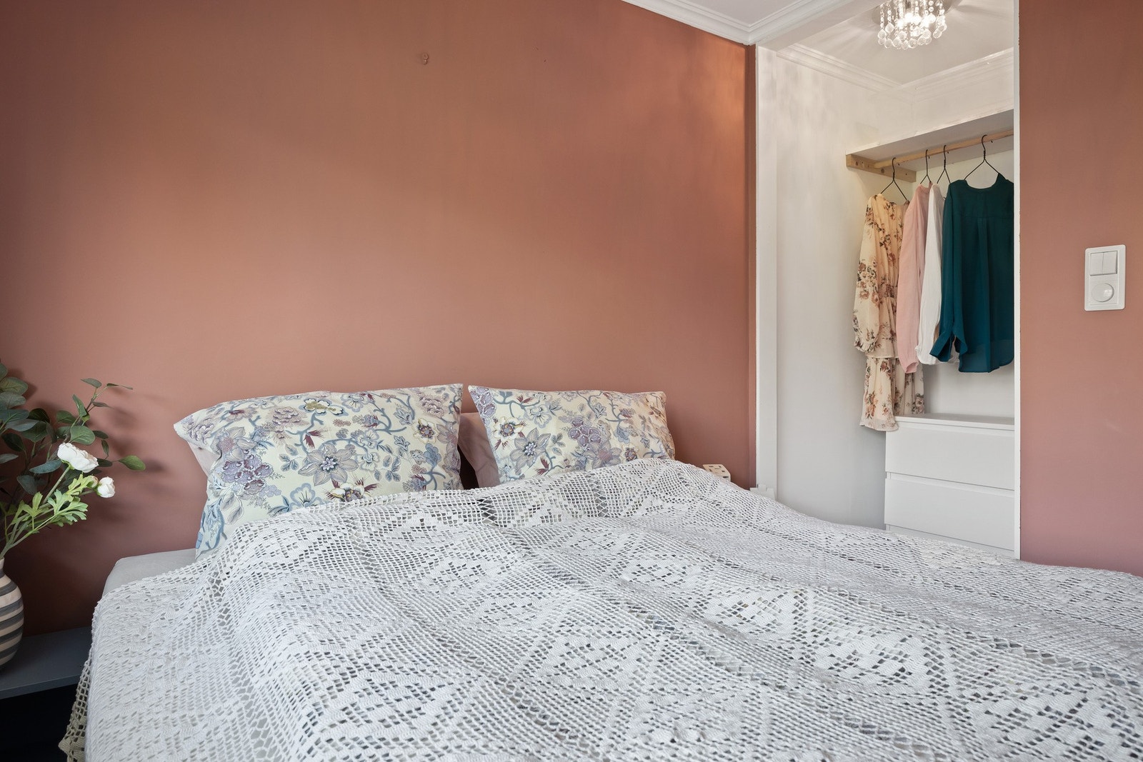 Soverom med garderobe Galleribilde
