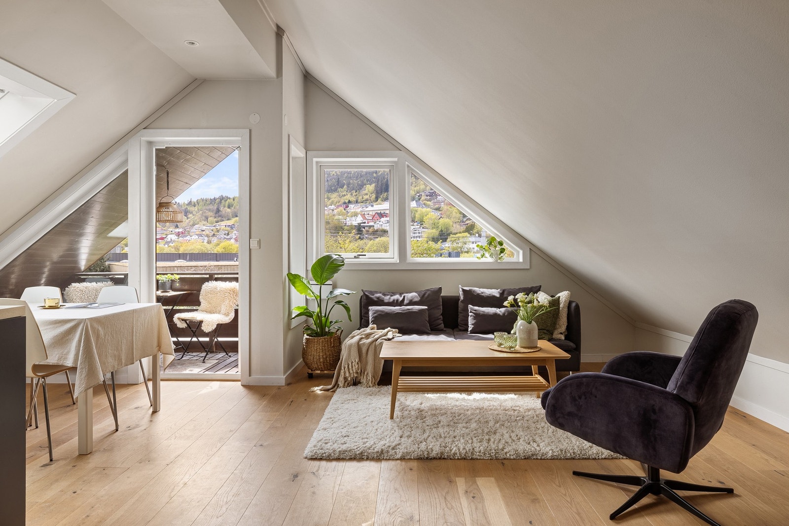 En nydelig 3-roms toppleilighet med flott utsikt. Galleribilde