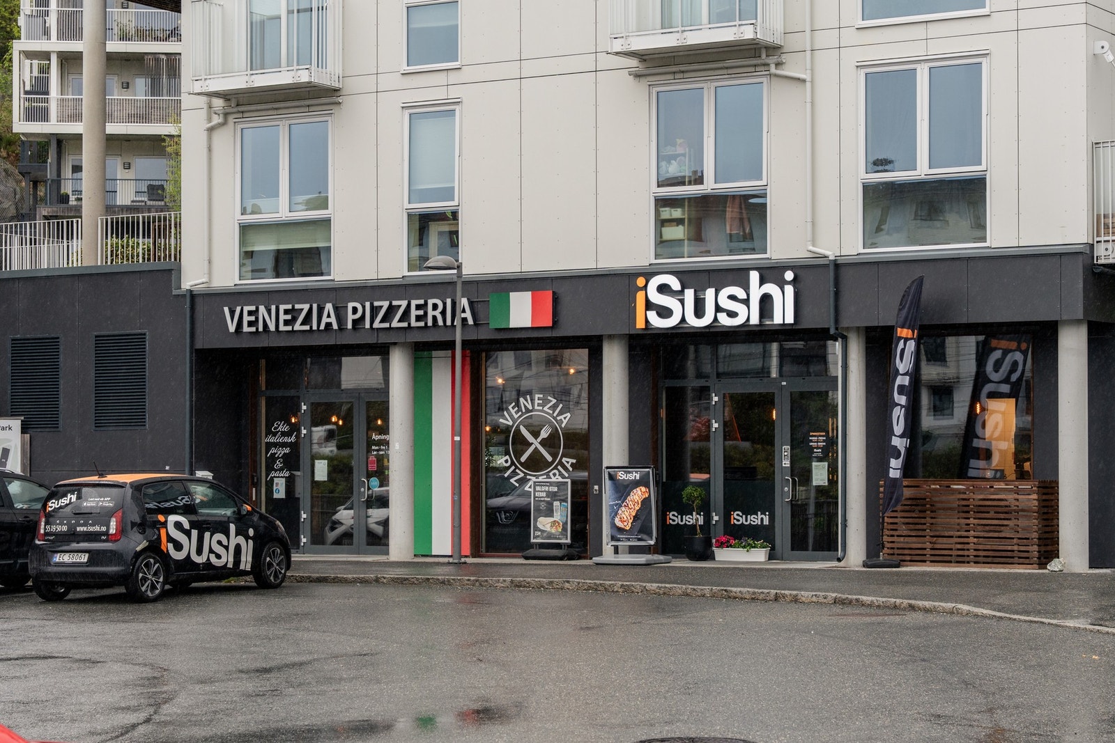 Det er heller ikke lange veien til takeout og her kan man enkelt velge mellom iSushi og Venezia Pizzeria. Galleribilde