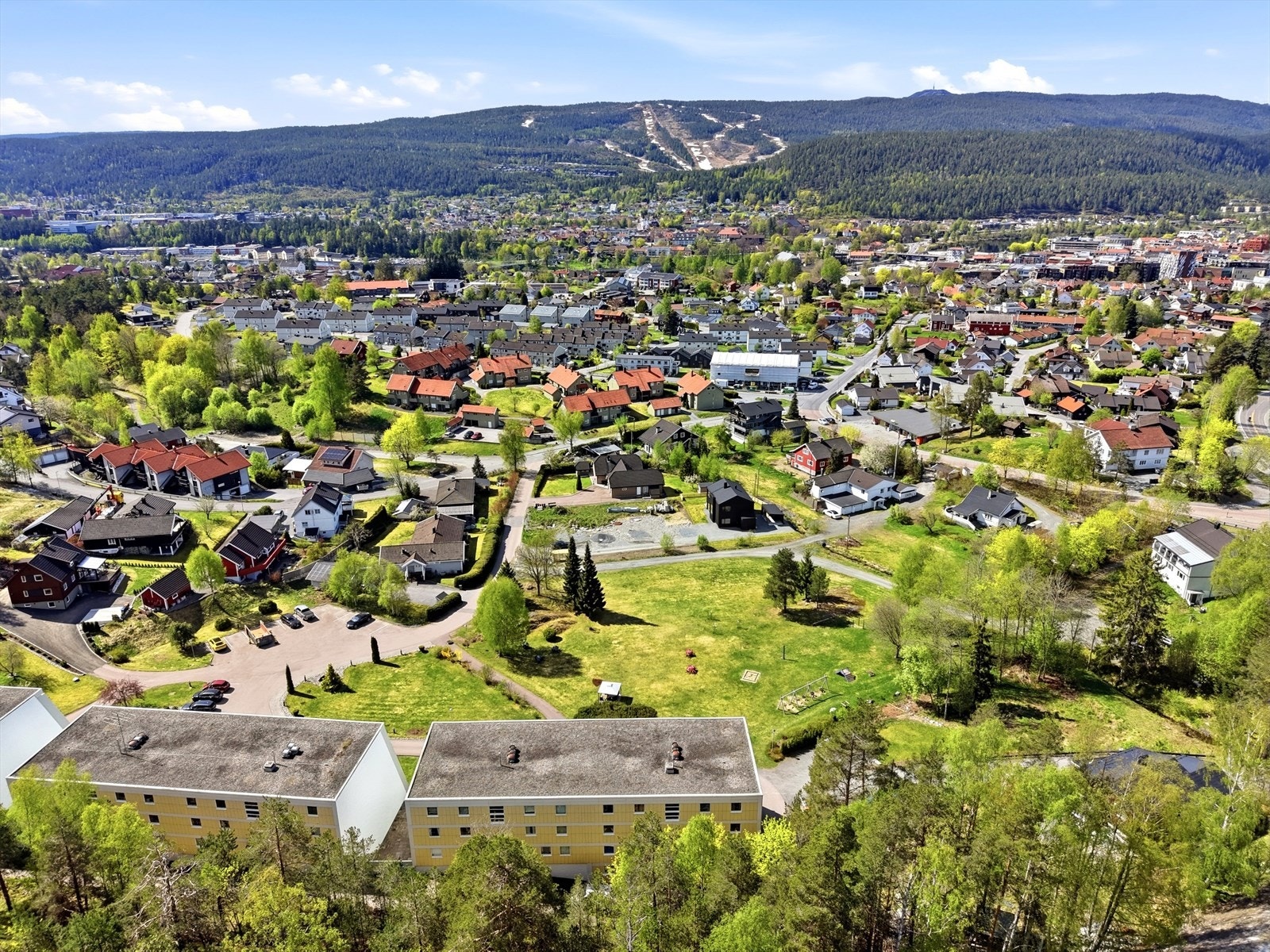 Flotte friområder som Kjennerudvannet, med bademuligheter og turstier ligger en spasertur unna. Galleribilde
