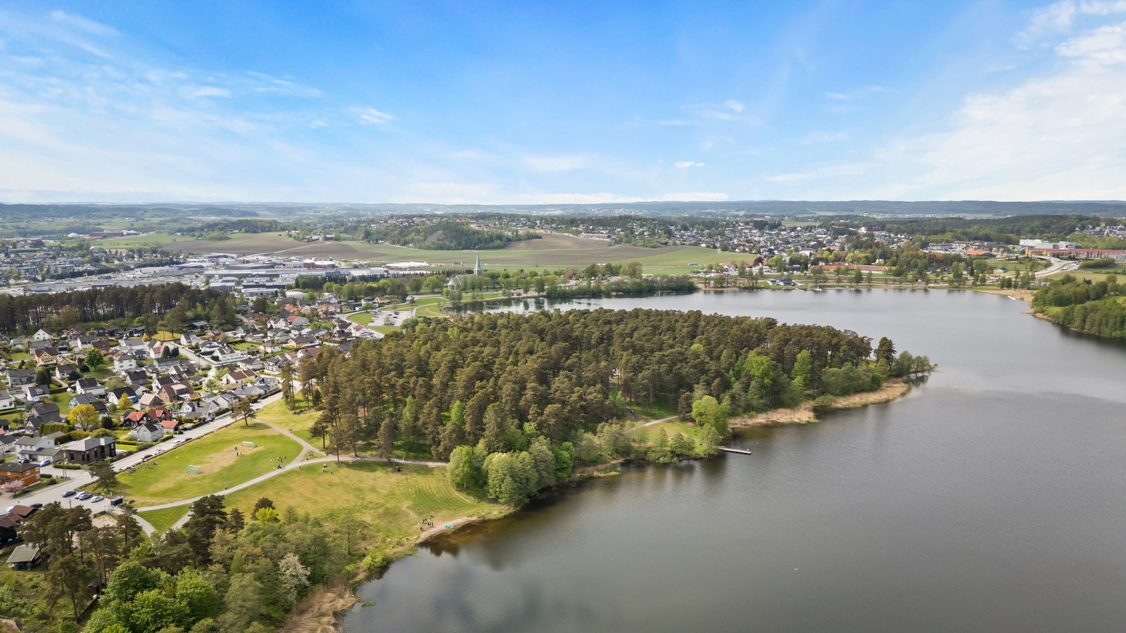 Kort vei til Tunevannet med flotte bade- og turmuligheter Galleribilde