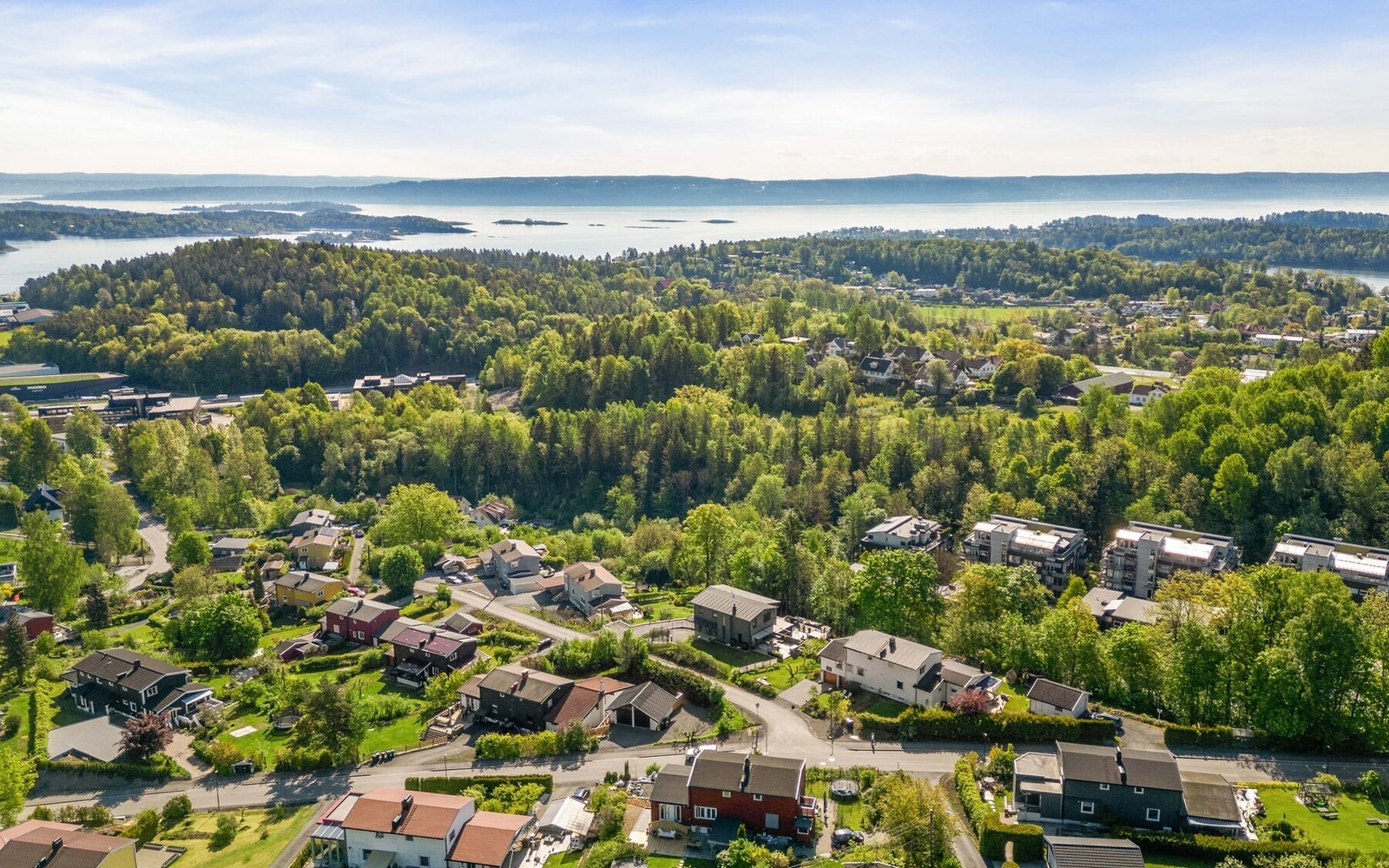 Det er kort gangavstand til både barnehage og togstasjon. Galleribilde