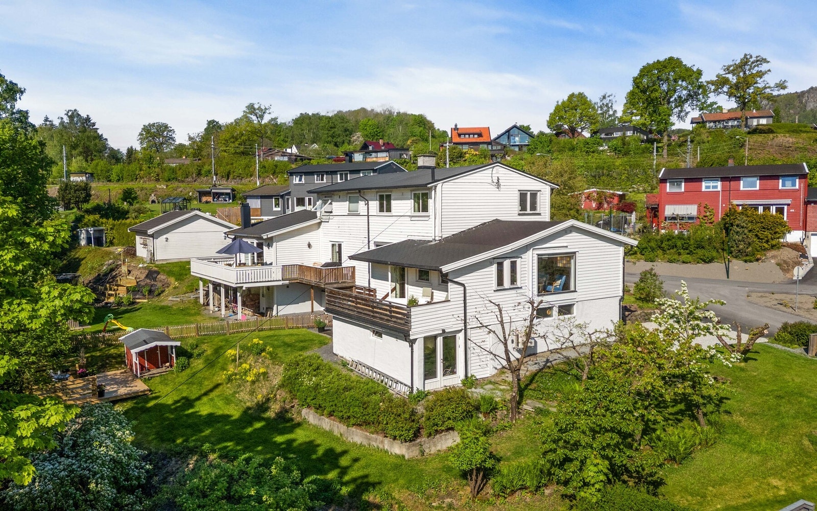 Boligen går over tre plan og har familievennlig planløsning. Galleribilde