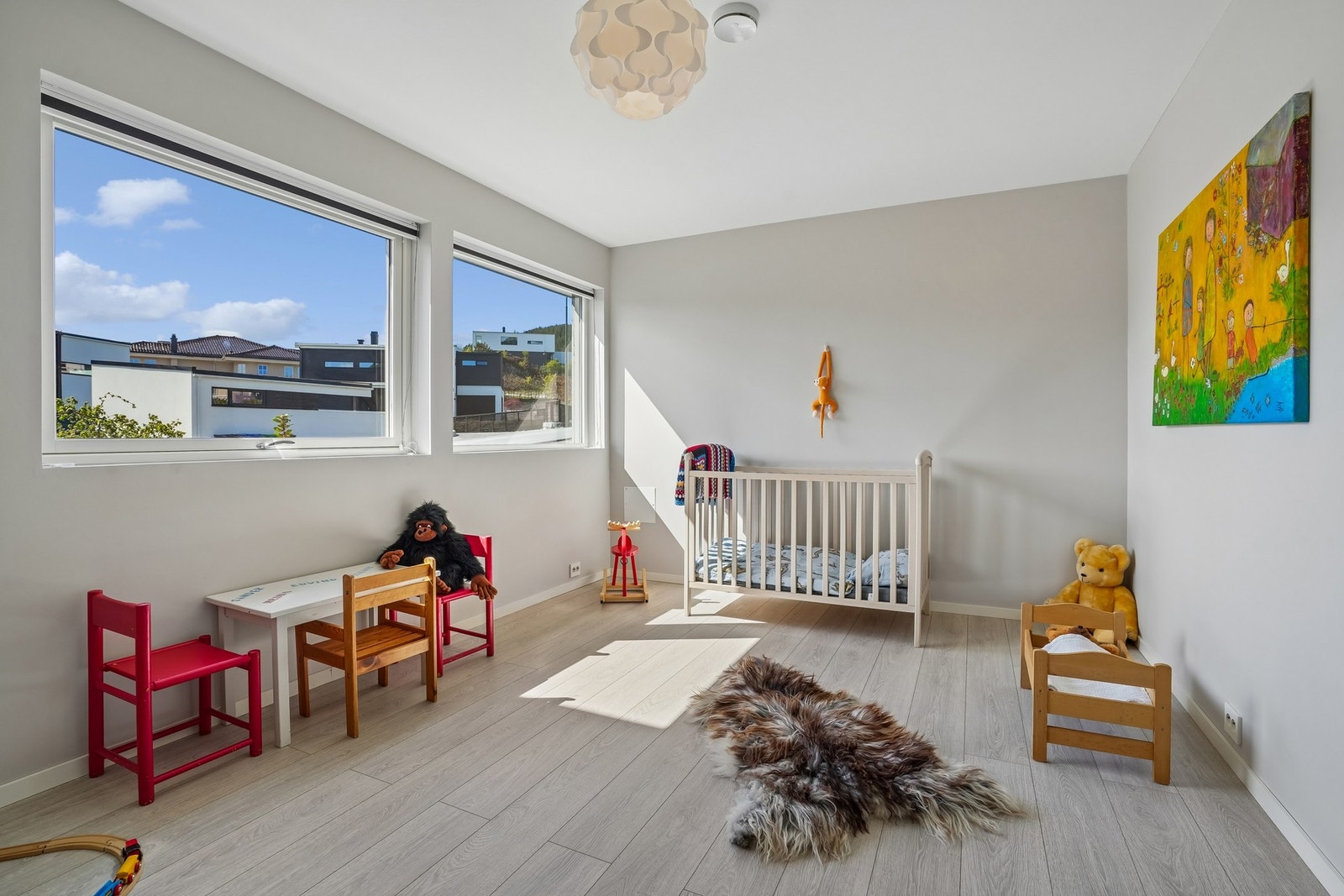Her er det god plass for både store og små, enten man vil ha det som stue eller soverom. Galleribilde