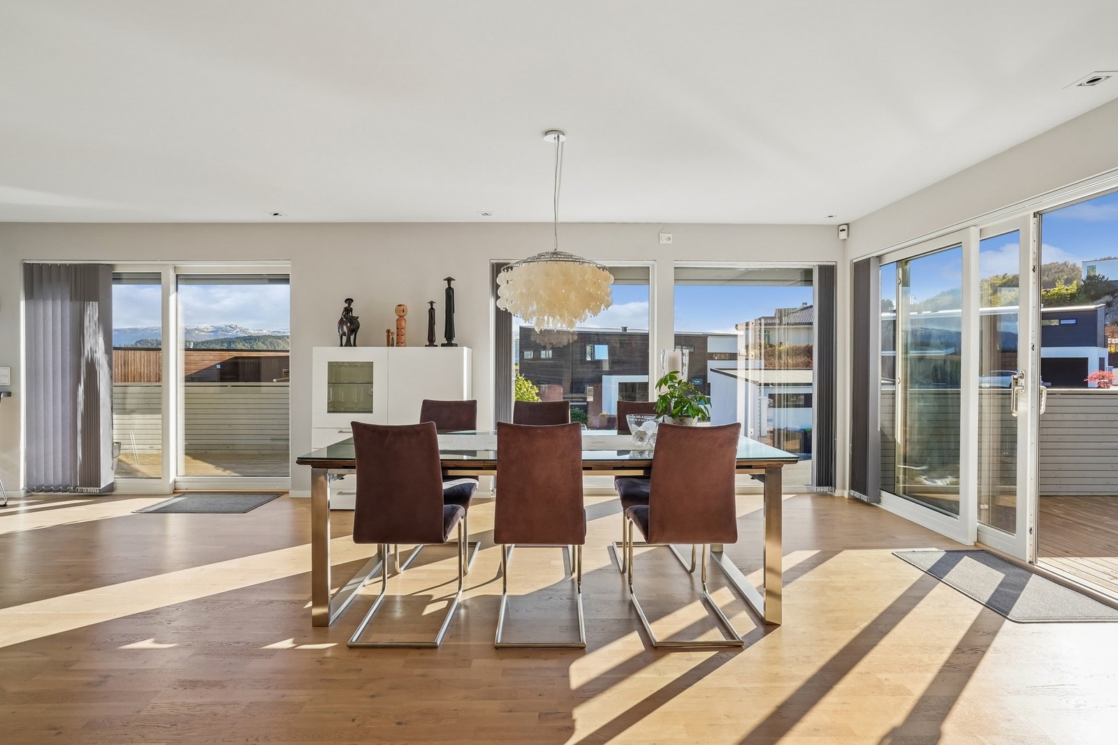 Spisegruppen er det perfekte samlingsstedet for familie og venner hvor man kan nyte gode måltider til hverdag og fest. Galleribilde
