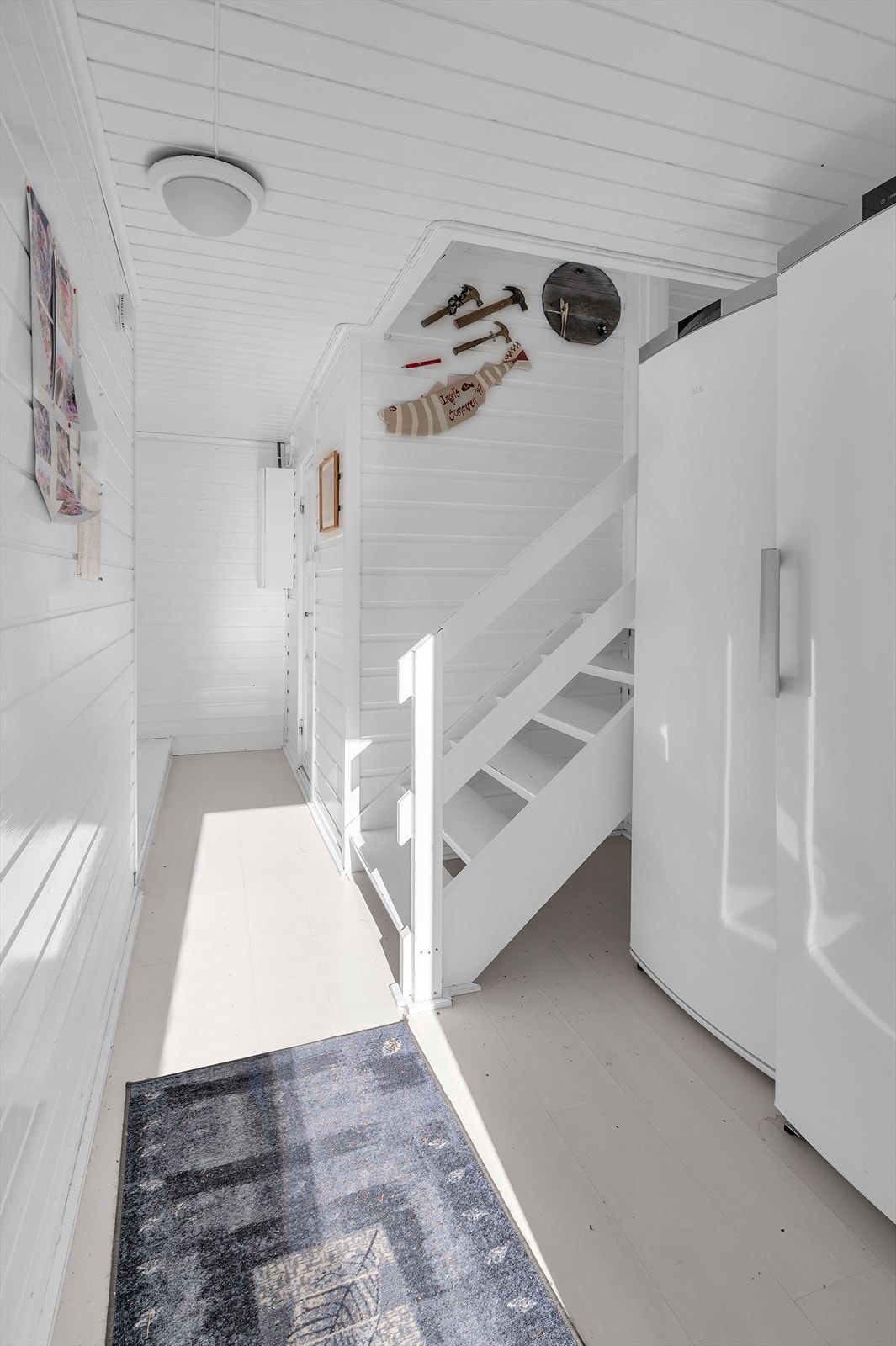 Her kommer du inn i hoved hytten. Gang med plass til garderober/ oppbevaring. Galleribilde