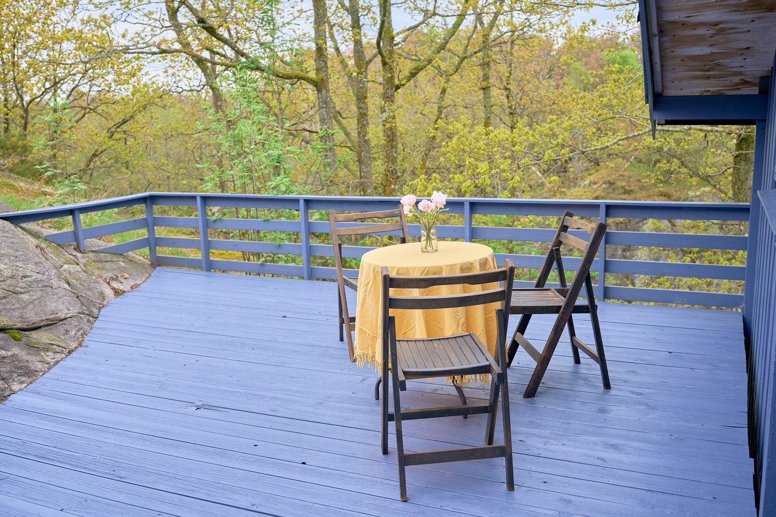 Lun terrasse skjermet for vind. Galleribilde