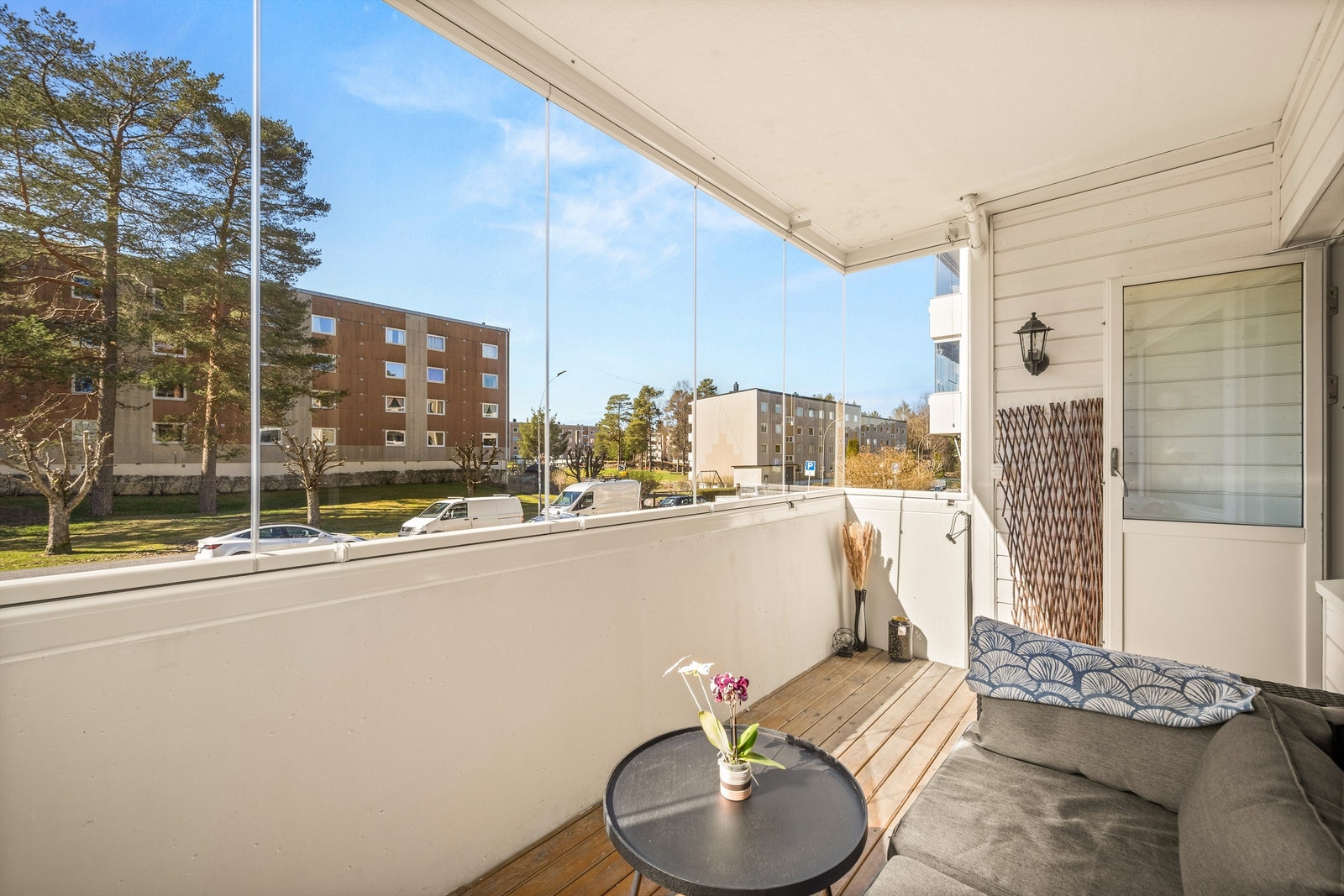 Utebelysning og stikkontakter på balkongen øker bruksverdien ytterligere. Galleribilde