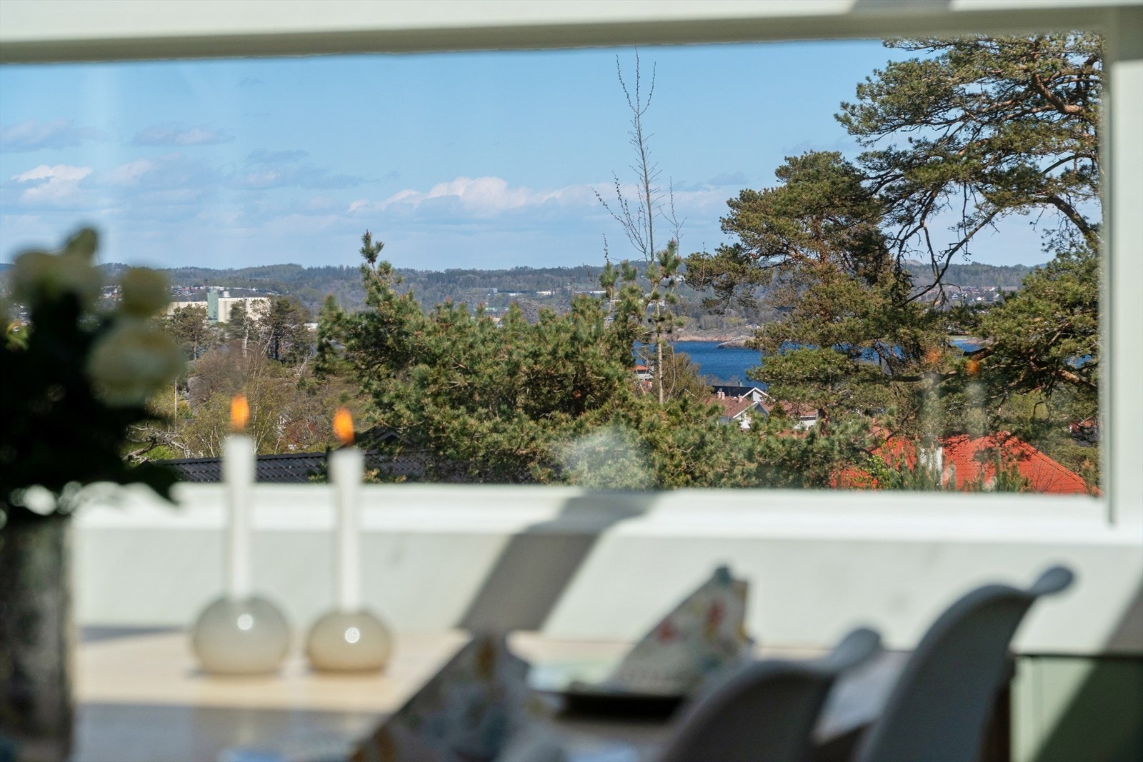 Sjøgløtt fra spisebordet. Galleribilde
