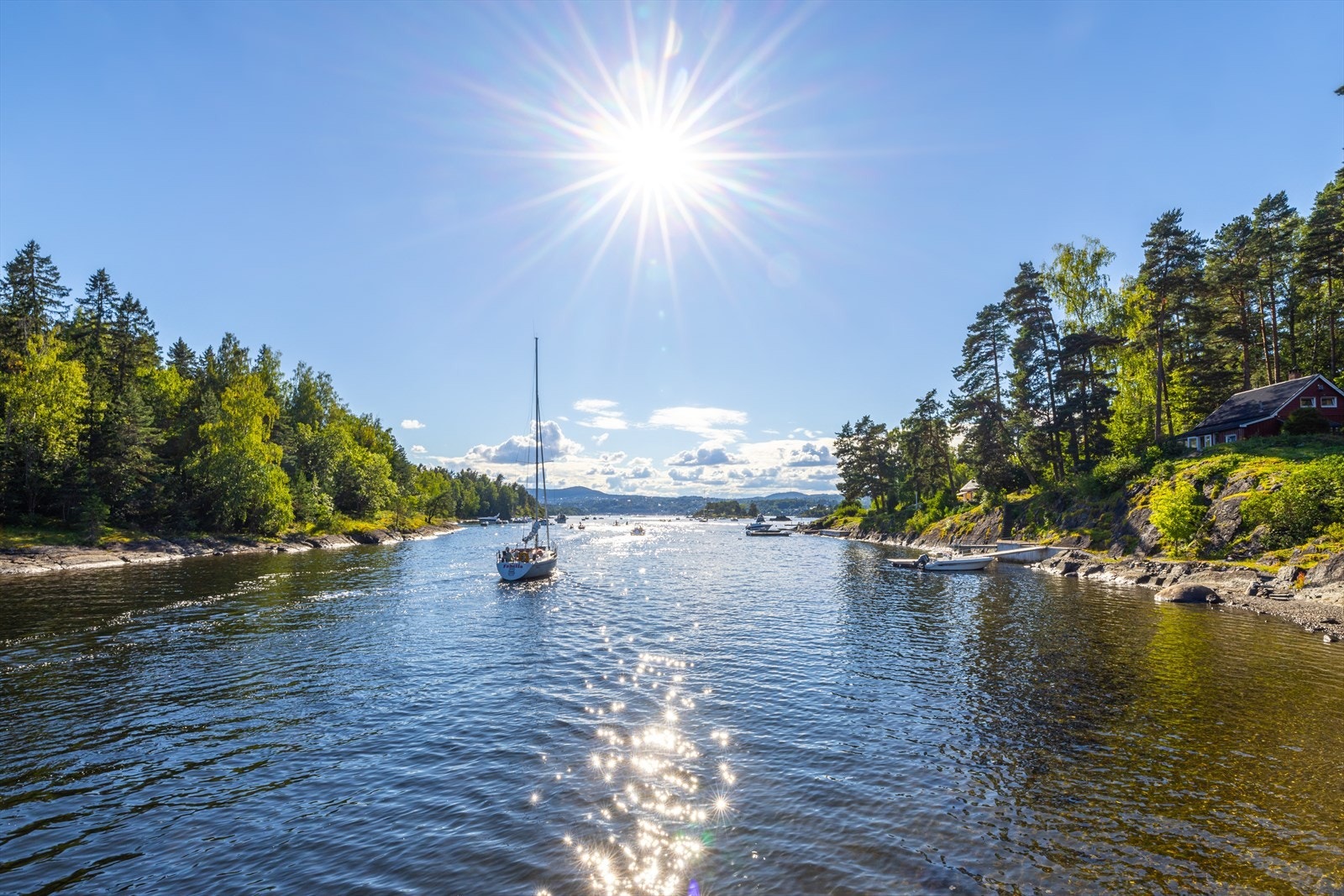 Middagsbukta, en populær destinasjon for mange båt entusiaster. Galleribilde