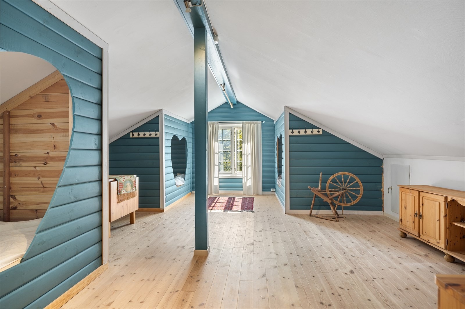 Plassbygde dobbeltsenger gir mye plass til gjester. Galleribilde
