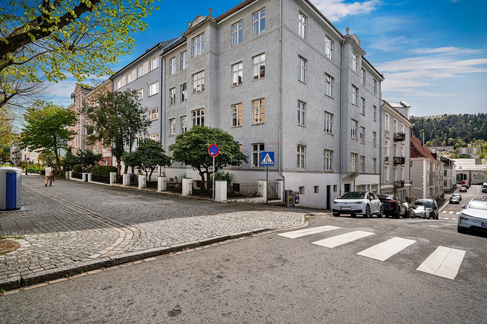 - I den ene retningen finner du Løvstien, Løvstakken og Damsgårdsfjellet, og i den andre retninger finner du Store Lungegårdsvannet, Ulriken og Fløyen - Galleribilde
