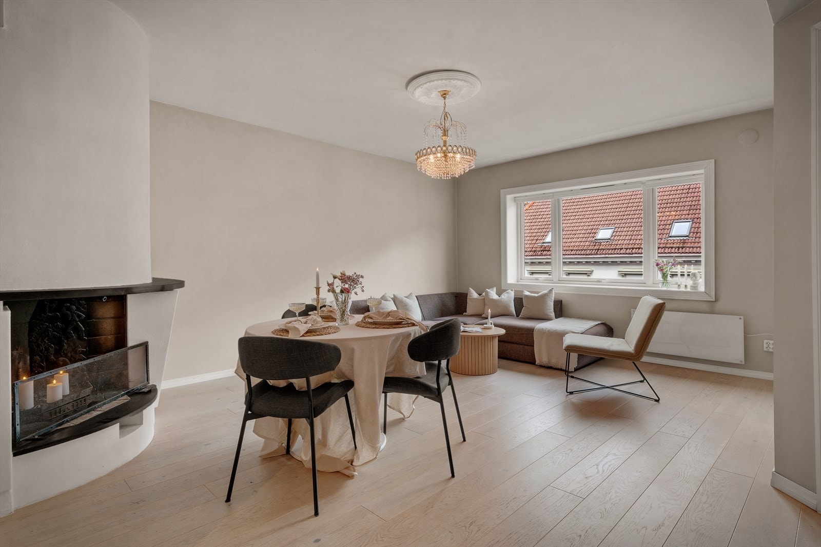 - Leiligheten måler 70m² og inneholder hall, stue/kjøkken, 3 soverom og bad - Galleribilde