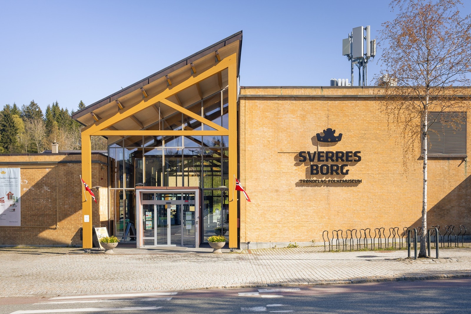 Sverresborg Museum ligger like ved og byr på kulturelle og historiske innslag både i hverdagen, ved konsertarrangement og andre tilstelninger. Galleribilde