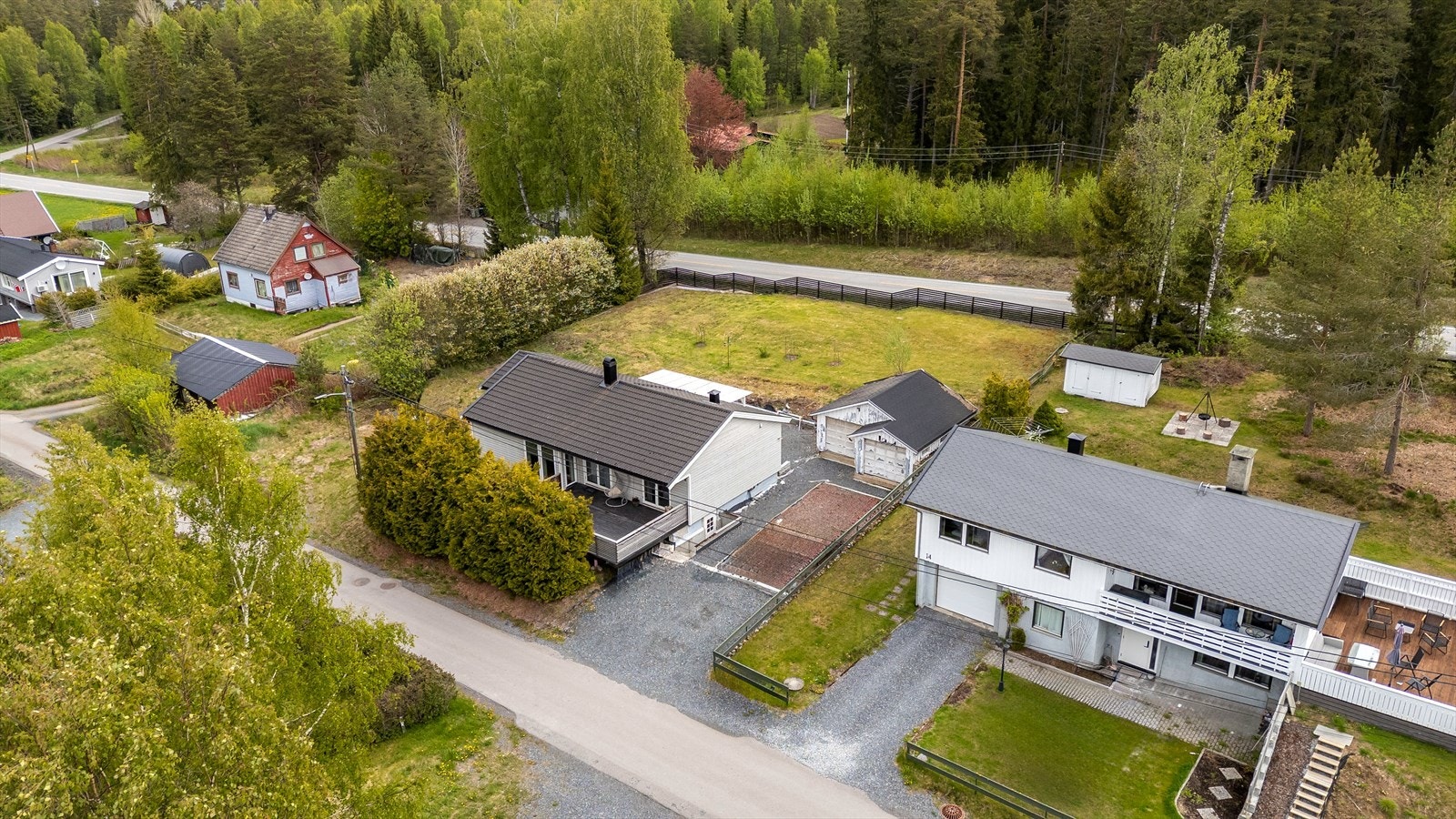 Oversikt over eiendommen og naboskapet. Galleribilde