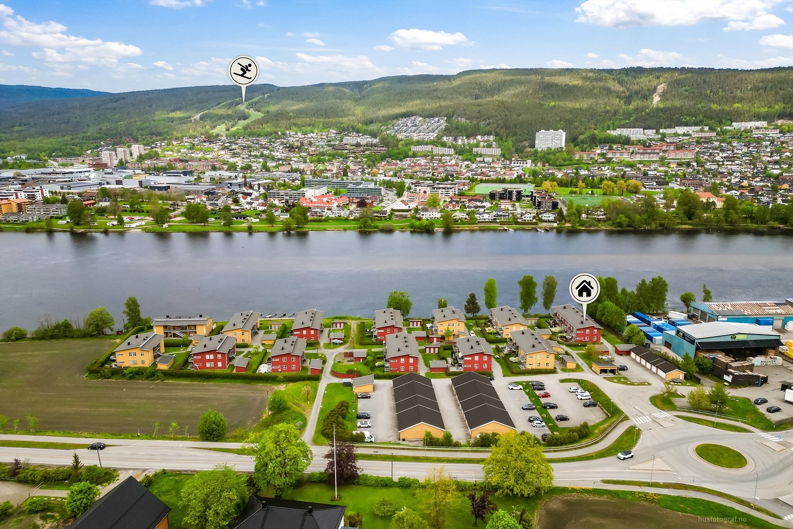 Fra boligen er det nærhet til flere tur- og rekreasjonsmuligheter både langs Drammenselva og i marka, sommer som vinter. Galleribilde