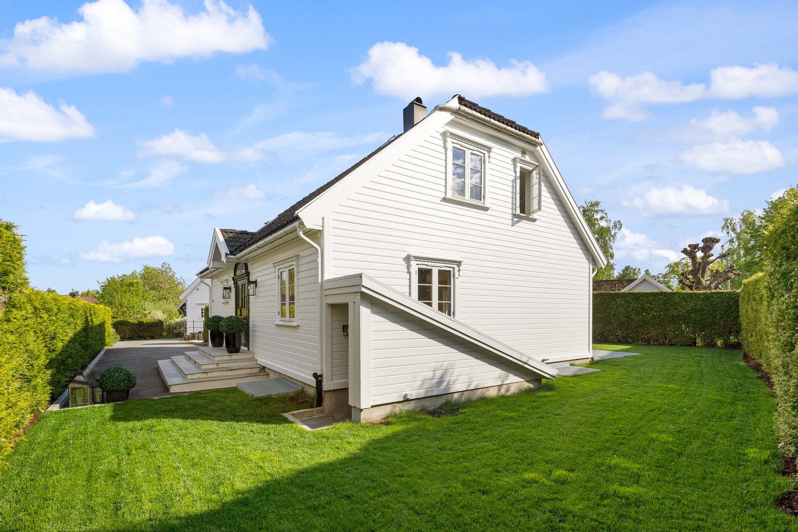 Flat og bruksvennlig hage Galleribilde