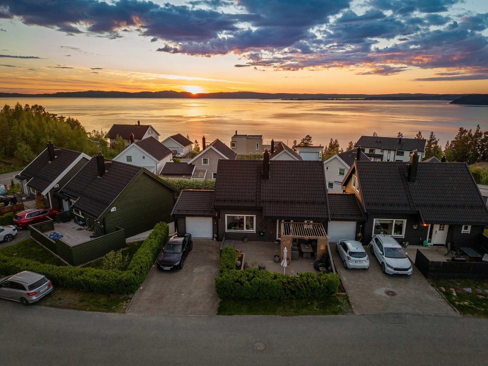 Velkommen til Vidhaugen 99 - Kontakt megler på 918 50 709 / morten.kjelsberg@em1.no dersom det ønskes privatvisning. Foto: Julian Nonstad Galleribilde