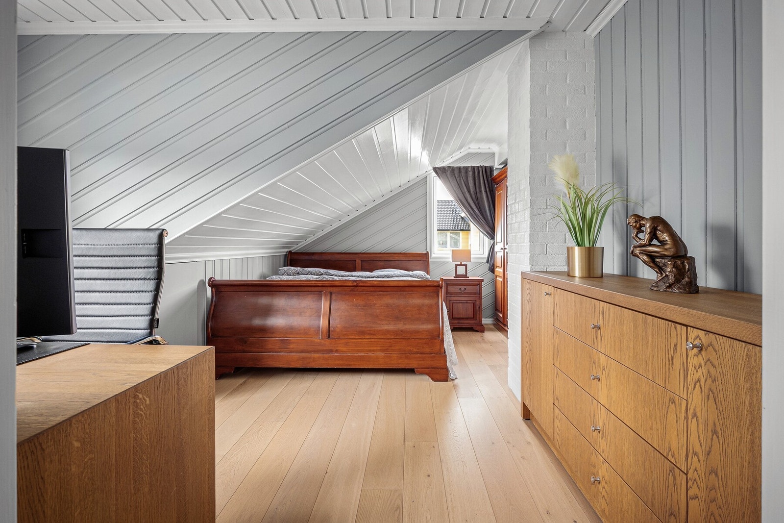 Soverom 4 egner seg godt som soverom, gjesterom, ungdomsrom eller hjemmekontor, og har god plass til seng, skrivebord og oppbevaringsmøbler. Galleribilde