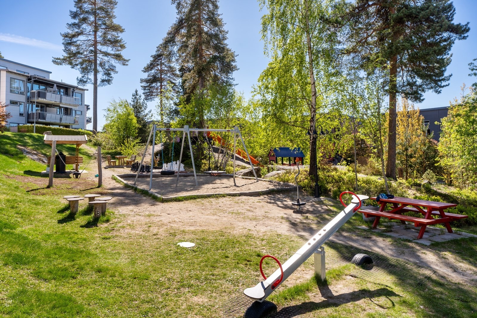 Lekeplass i borettslaget Galleribilde