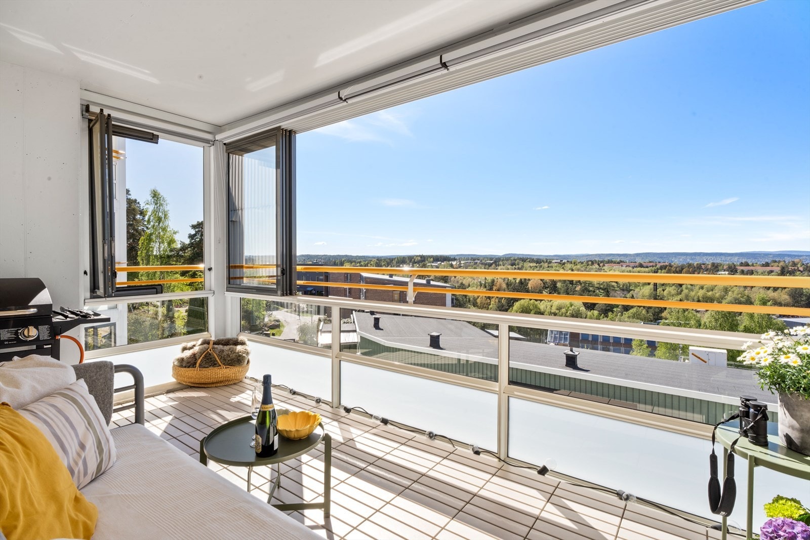 Glassene kan skyves helt til siden for solfylte dager Galleribilde
