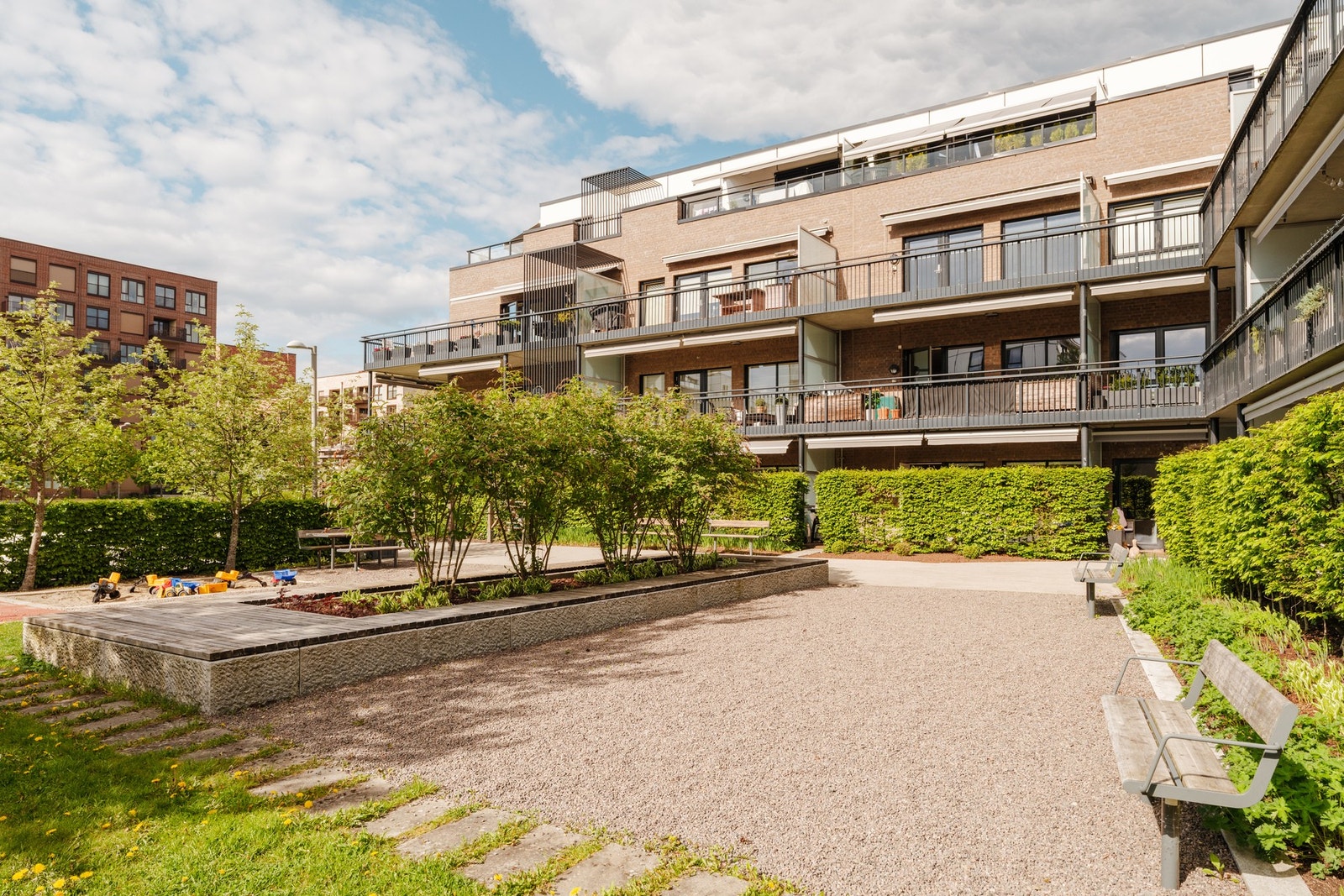 Boligen ligger i et veldrevet boligsameie ved Koksabukta. Galleribilde