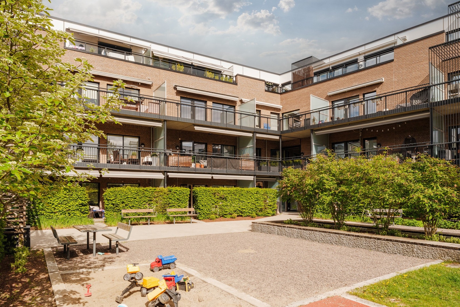 Fellesarealene har huskestativ og lekeapparater for de minste. Galleribilde