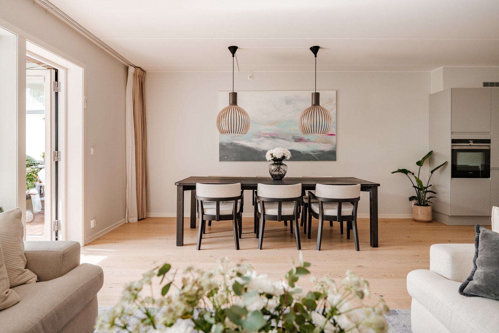 Naturlig plass til stor spisebordsgruppe til lange middagsselskaper. Galleribilde