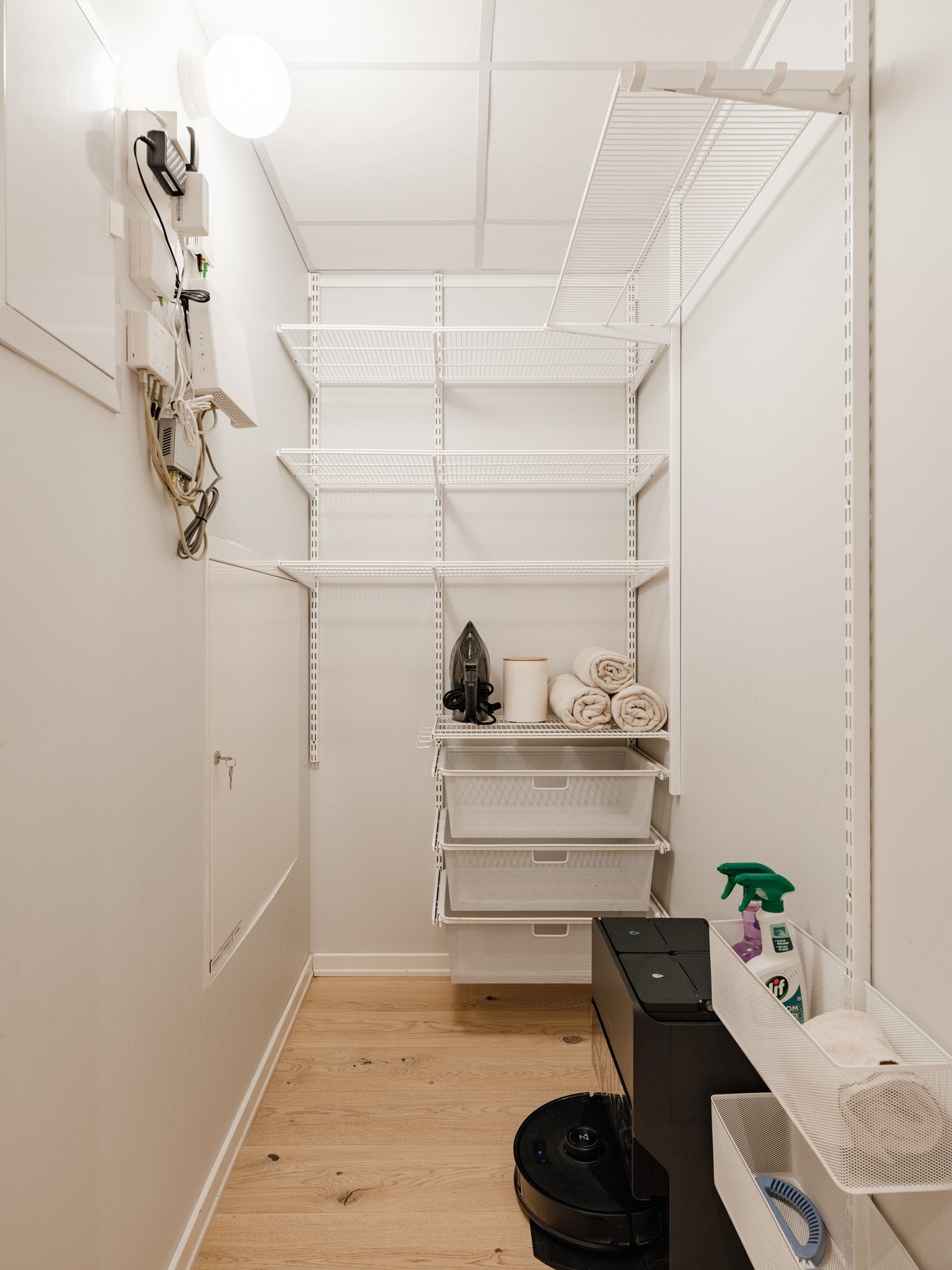 I tilknytning til hallen/gangen er det innvendig bod med svært gode oppbevaringsmuligheter. Galleribilde