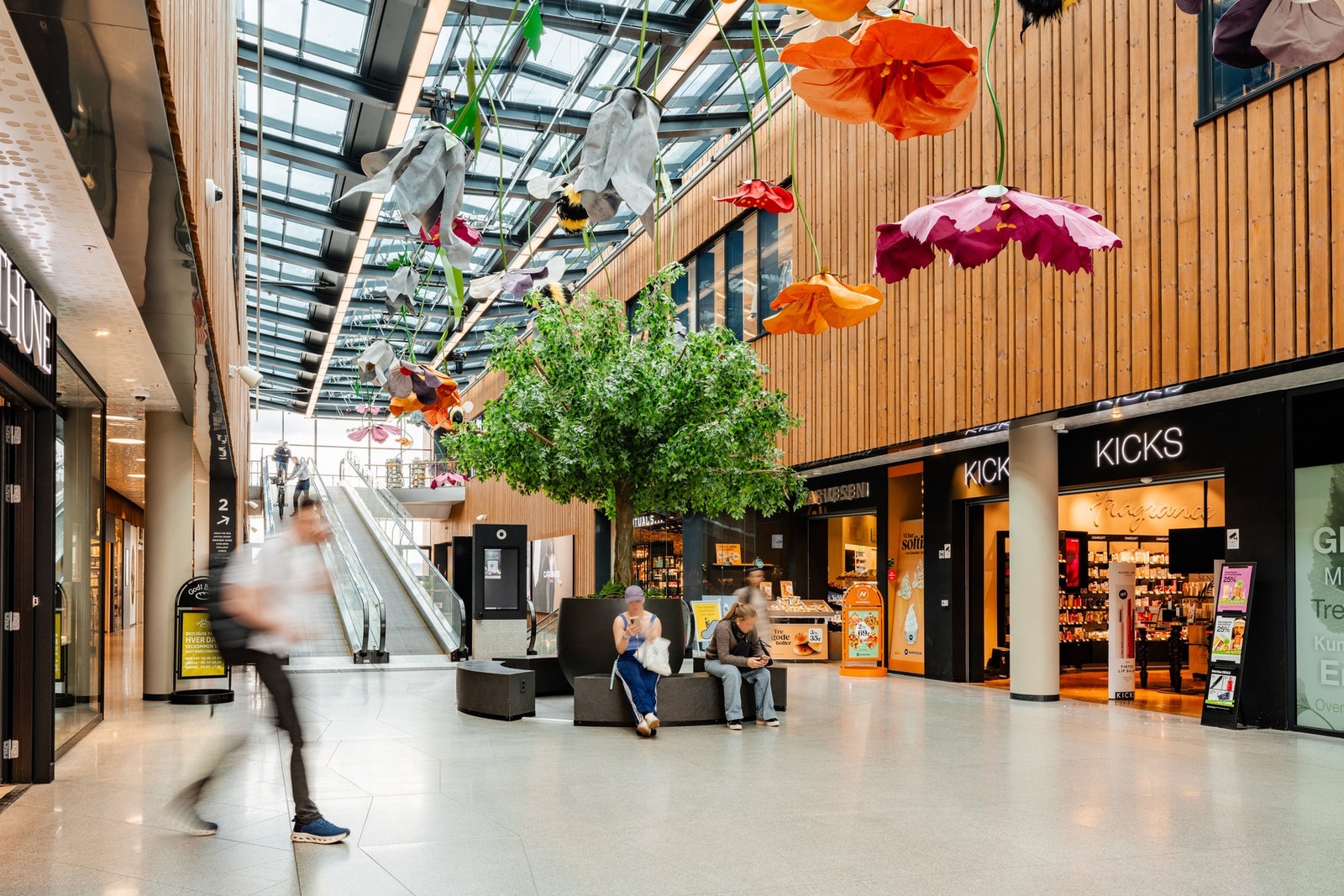 Fornebu S har et rikt utvalg av butikker og serveringssteder. Galleribilde