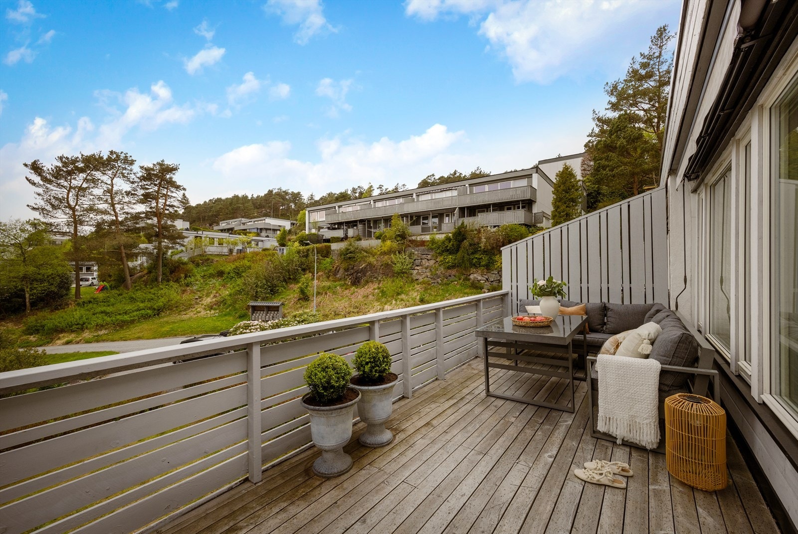 Her er det god plass til utemøbler og grill Galleribilde