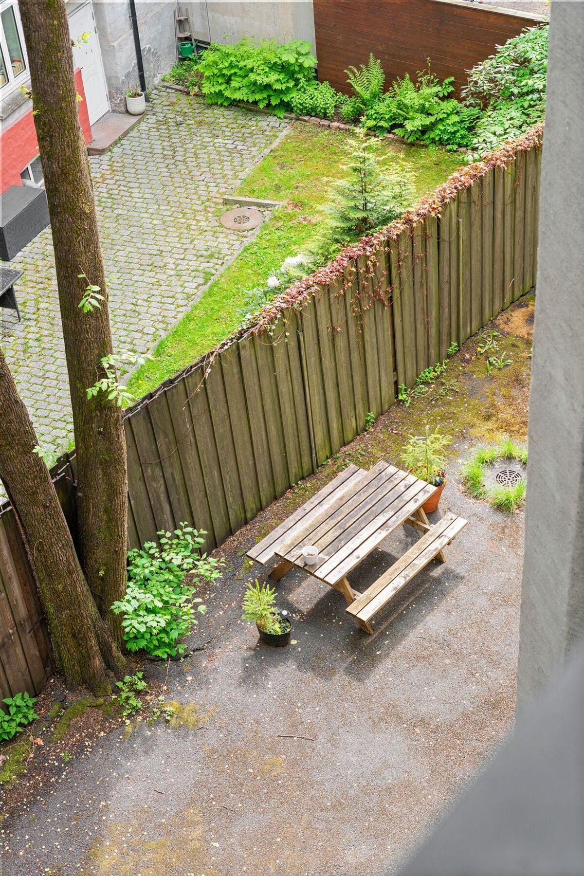 Soverommet vender mot rolig bakgård Galleribilde