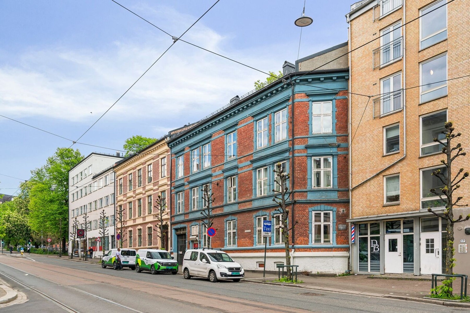 Klassisk bygård med attraktiv beliggenhet i et veletablert og sentralt boligområde Galleribilde