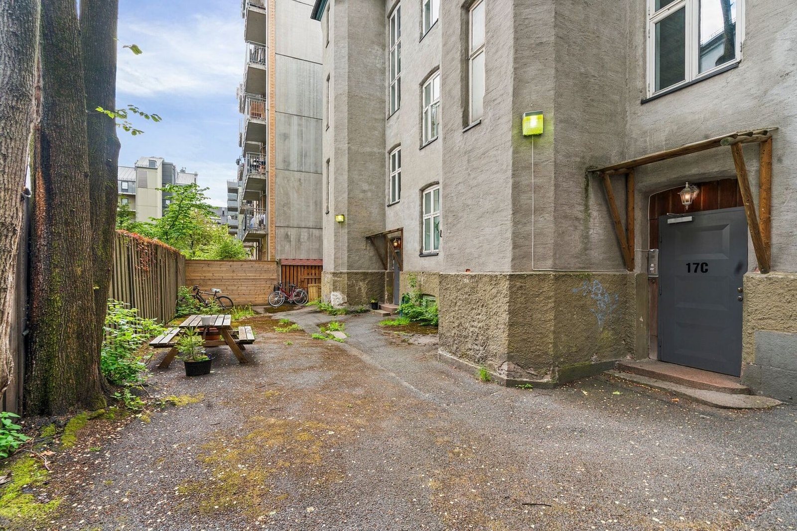 Rolig og skjermet bakgård Galleribilde