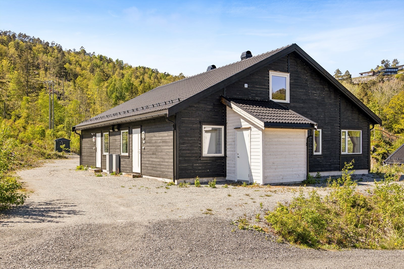 Velkommen til Bydalen 21B - En nyere og arealeffektiv 1/2 part av tomannsbolig fra 2022 med 3 soverom og alt på ett plan - Presentert av Eiendomsmegler Tor Martin Hauge v/DNB Eiendom. Galleribilde