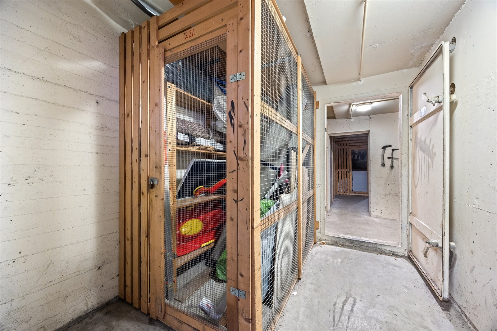 Leiligheten disponerer en bod i kjelleren for ekstra lagringsplass. Galleribilde