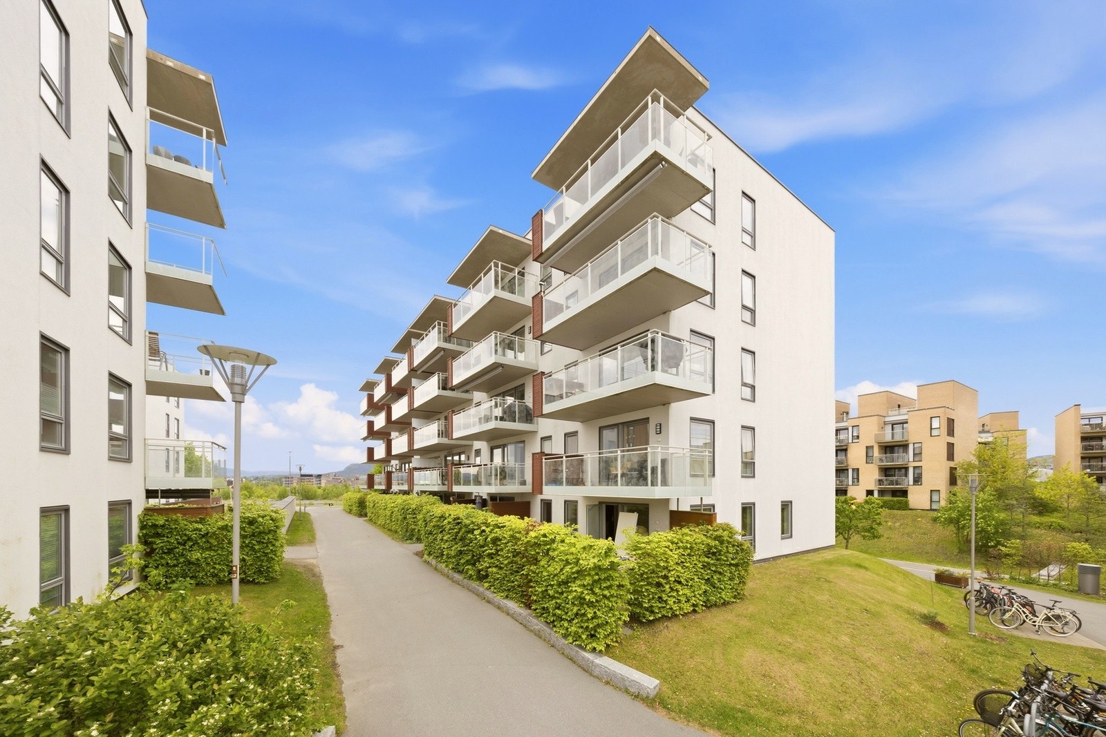 Velkommen til Solgangsbrisen 4 - Presentert av Edvard Chapsang v/EIE eiendomsmegling Bærum Foto: Luxe AS (Anders Kjøndal) Galleribilde