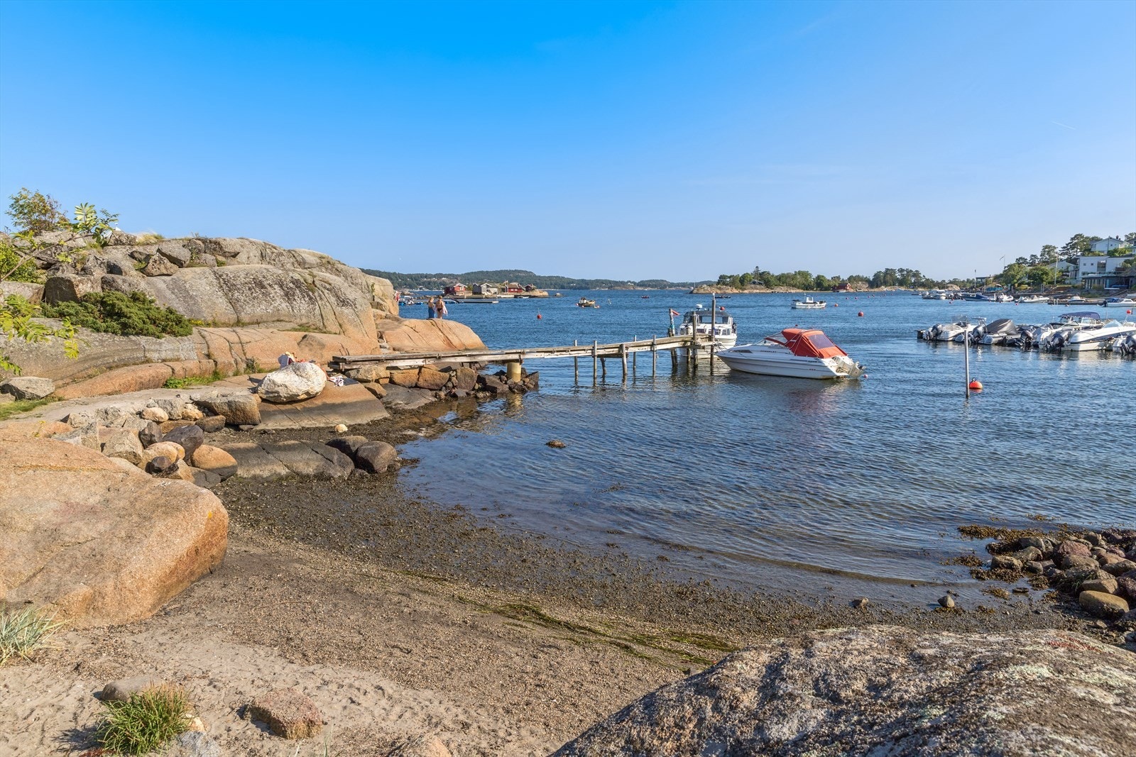 Populær bad solplass karliroa1 minutts gange unna. Galleribilde