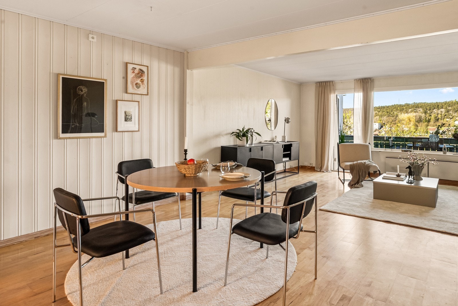 Gulvene i etasjen er en blanding av parkett og laminat. Galleribilde