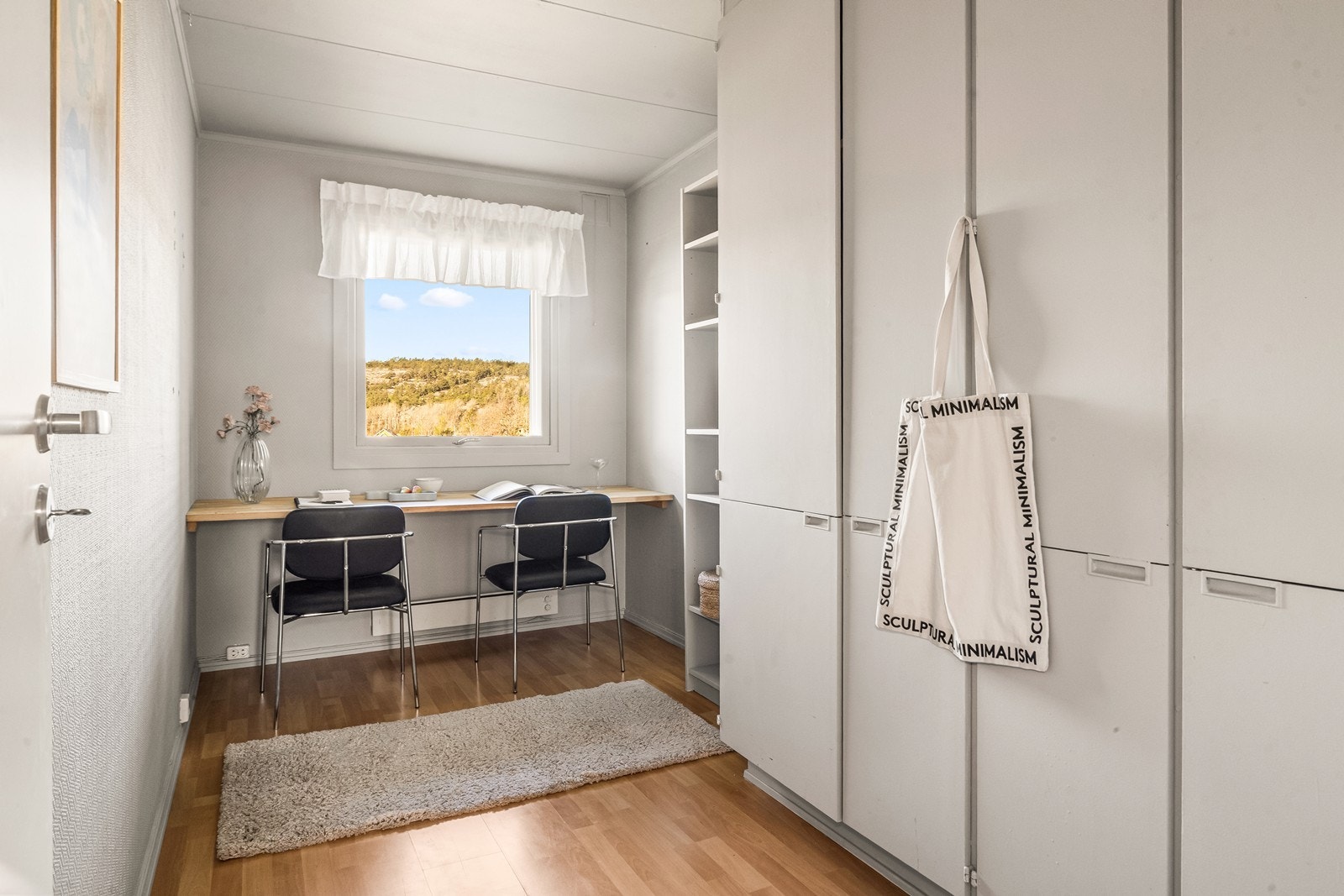 Etasjen har også et praktisk rom som i dag benyttes som kontor. Galleribilde