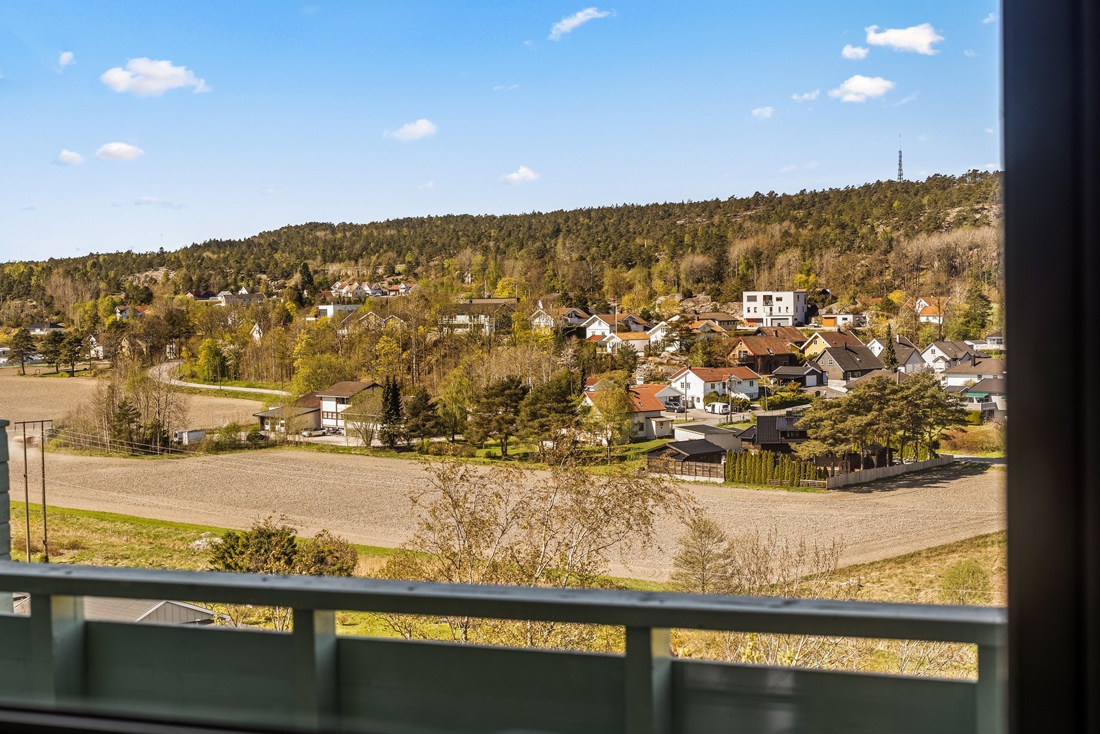 Utsikt mot vest fra eiendommen. Galleribilde